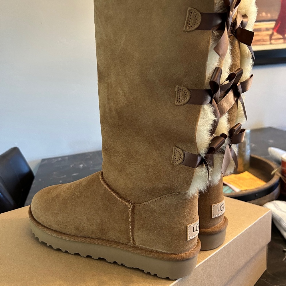 Ugg bow tie boots size 8